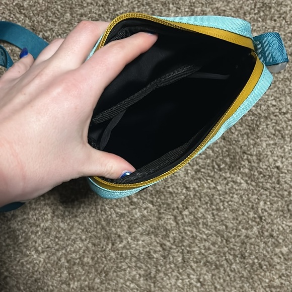 NWOT Doterra Crossbody Bag - Picture 3 of 4